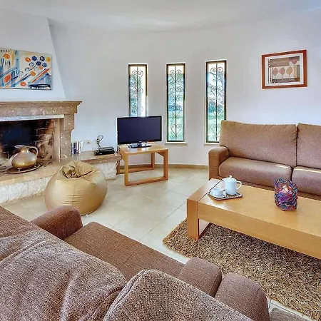 Sleeps 10 With Pool Air Con And Wifi Villa